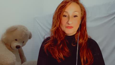 Snapshot of skarlett2072 chatting on March 2, 2025, 3:02 am Arlett online show from March 2, 2025, 3:02 am