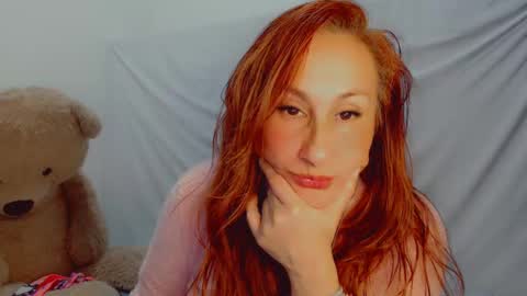 Snapshot of skarlett2072 chatting on March 7, 2025, 12:26 am Arlett online show from March 7, 2025, 12:26 am