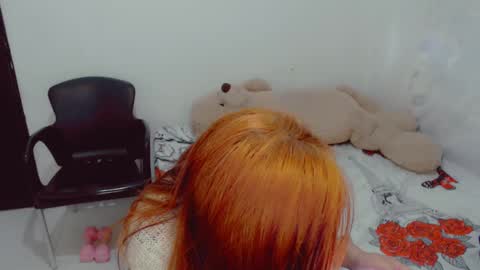 Snapshot of skarlett2072 chatting on September 15, 2025, 4:40 pm Arlett online show from September 15, 2025, 4:40 pm