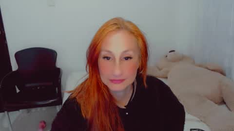 Snapshot of skarlett2072 chatting on September 18, 2025, 11:01 am Arlett online show from September 18, 2025, 11:01 am