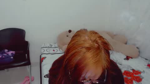 Snapshot of skarlett2072 chatting on September 28, 2025, 4:45 pm Arlett online show from September 28, 2025, 4:45 pm