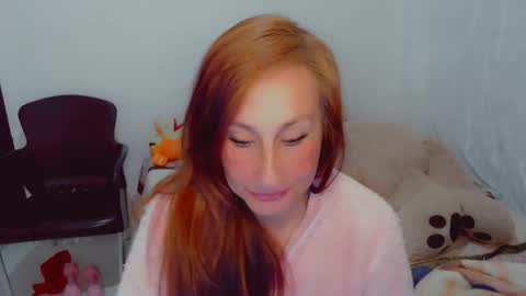 Snapshot of skarlett2072 chatting on October 4, 2025, 12:14 pm Arlett online show from October 4, 2025, 12:14 pm