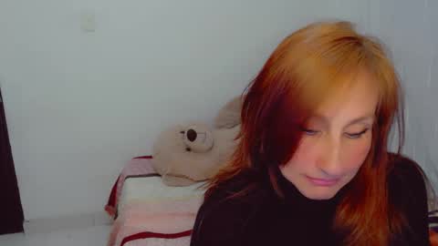 Snapshot of skarlett2072 chatting on October 5, 2025, 11:35 pm Arlett online show from October 5, 2025, 11:35 pm