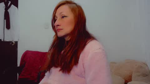 Snapshot of skarlett2072 chatting on October 7, 2025, 12:46 pm Arlett online show from October 7, 2025, 12:46 pm