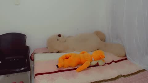 Snapshot of skarlett2072 chatting on October 9, 2025, 2:53 am Arlett online show from October 9, 2025, 2:53 am