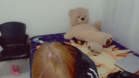 Snapshot of skarlett2072 chatting on October 16, 2025, 3:07 am Arlett online show from October 16, 2025, 3:07 am