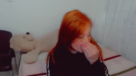 Snapshot of skarlett2072 chatting on October 25, 2025, 4:02 pm Arlett online show from October 25, 2025, 4:02 pm