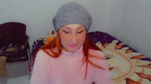 Snapshot of skarlett2072 chatting on November 4, 2025, 2:21 am Arlett online show from November 4, 2025, 2:21 am