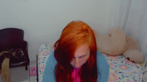 Snapshot of skarlett2072 chatting on November 6, 2025, 10:49 am Arlett online show from November 6, 2025, 10:49 am