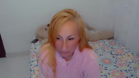 Snapshot of skarlett2072 chatting on December 16, 2025, 1:16 pm Arlett online show from December 16, 2025, 1:16 pm