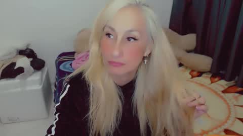 Snapshot of skarlett2072 chatting on March 3, 2026, 10:26 pm Arlett online show from March 3, 2026, 10:26 pm