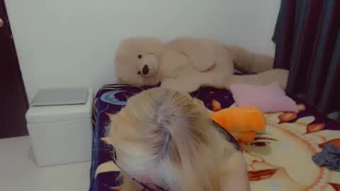 Snapshot of skarlett2072 chatting on March 6, 2026, 4:20 am Arlett online show from March 6, 2026, 4:20 am