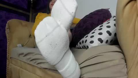 skarlettbarnes online show from June 24, 2026, 12:04 pm