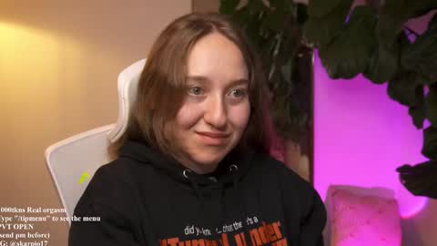 Im Scarlett  ONLINE  5pm-10pm NYC time  online show from September 18, 2025, 3:30 am