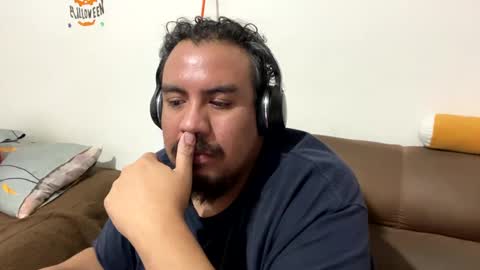 Snapshot of skinhell chatting on December 1, 2024, 11:58 pm Elias online show from December 1, 2024, 11:58 pm