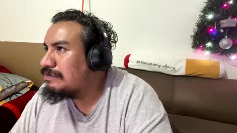 Snapshot of skinhell chatting on January 5, 2025, 3:11 am Elias online show from January 5, 2025, 3:11 am