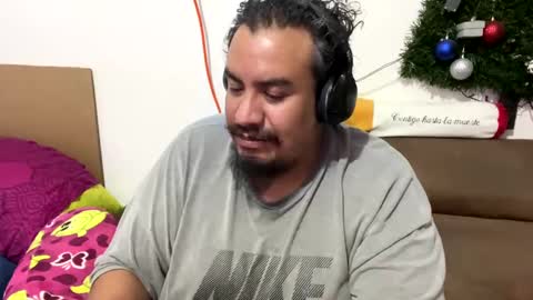 Snapshot of skinhell chatting on January 25, 2025, 5:18 am Elias online show from January 25, 2025, 5:18 am