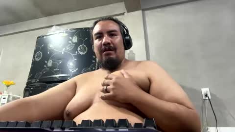 Snapshot of skinhell chatting on September 13, 2025, 3:06 am Elias online show from September 13, 2025, 3:06 am