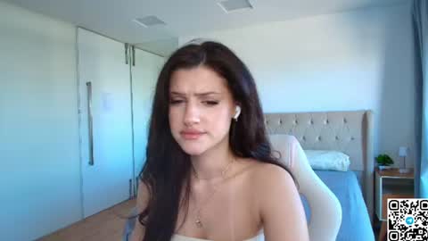Snapshot of skinny_alice chatting on August 5, 2026, 11:02 am Alice GMT 2 Mon Tues Thur Fri Sun 0300am-0900am online show from August 5, 2026, 11:02 am