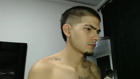 Snapshot of skinny_badboy chatting on December 28, 2024, 3:04 am E R O S online show from December 28, 2024, 3:04 am