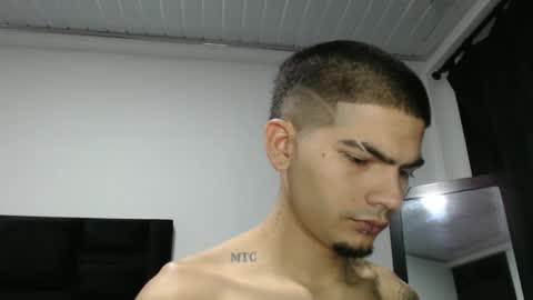 Snapshot of skinny_badboy chatting on December 28, 2024, 6:06 am E R O S online show from December 28, 2024, 6:06 am