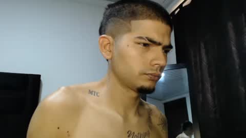 Snapshot of skinny_badboy chatting on December 28, 2024, 9:19 pm E R O S online show from December 28, 2024, 9:19 pm