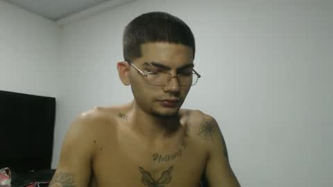 Snapshot of skinny_badboy chatting on February 6, 2026, 3:44 am E R O S online show from February 6, 2026, 3:44 am