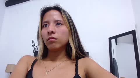 skinny_hottie18 online show from December 10, 2024, 1:44 pm