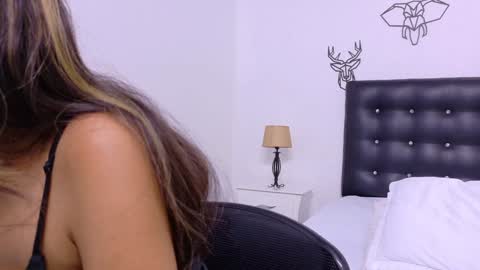 skinny_hottie18 online show from December 18, 2024, 2:17 pm