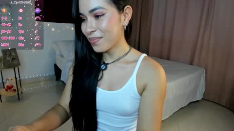 Snapshot of skinny_loren chatting on October 17, 2025, 2:15 am Loren Moreno online show from October 17, 2025, 2:15 am