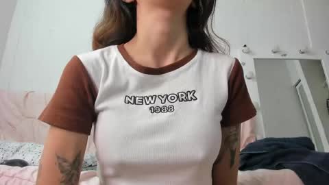 Snapshot of skinnyandcute_ chatting on May 18, 2026, 12:00 pm Mariah Black online show from May 18, 2026, 12:00 pm