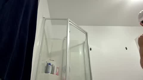 skinnydancehall online show from December 15, 2025, 5:01 am