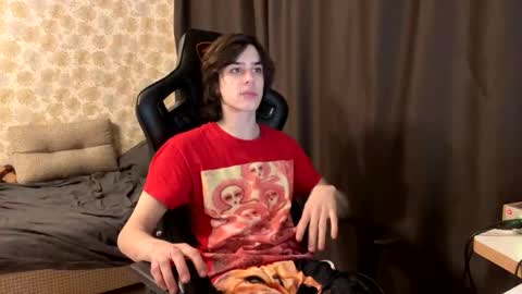 skinnyfitboi online show from April 27, 2026, 6:39 pm