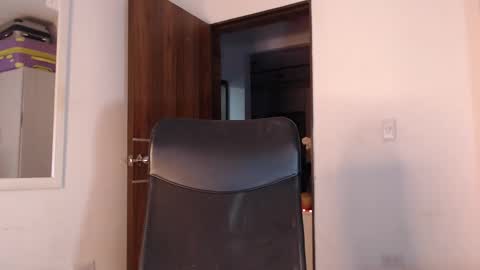 jesica online show from October 22, 2025, 5:19 am