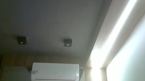 skinnykittencam online show from November 26, 2025, 6:14 am