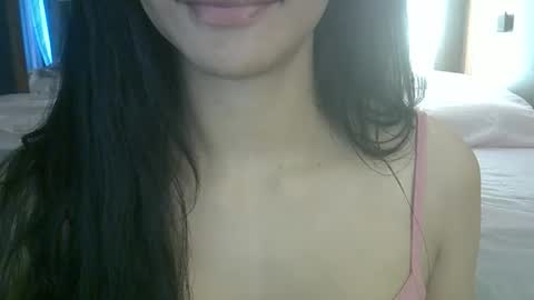 skinnykittencam online show from May 15, 2026, 2:24 pm