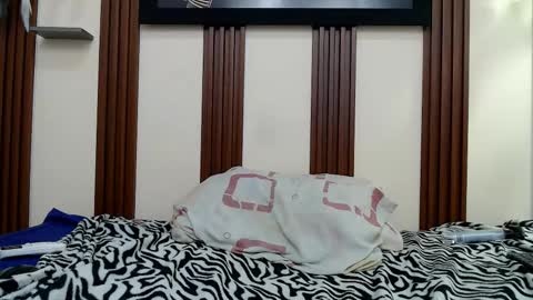 sofia online show from December 16, 2025, 1:43 am