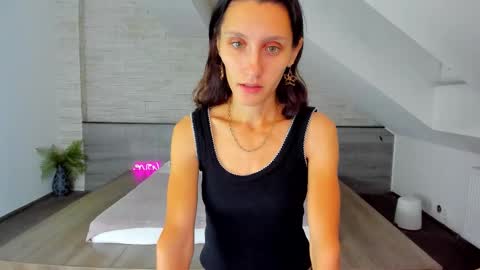 Julia online show from September 30, 2025, 4:28 am