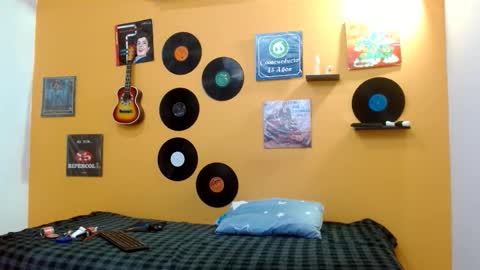 VERUS online show from December 3, 2025, 7:01 pm