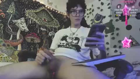 Snapshot of skiny_dann chatting on May 18, 2026, 3:35 am skiny_dann online show from May 18, 2026, 3:35 am