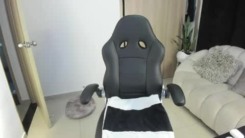  Eskoll  online show from March 23, 2026, 3:10 am