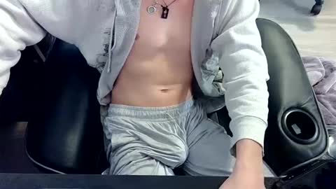 Snapshot of skrogdog chatting on April 20, 2026, 5:05 pm skrogdog online show from April 20, 2026, 5:05 pm