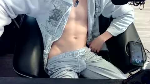 Snapshot of skrogdog chatting on May 11, 2026, 4:59 pm skrogdog online show from May 11, 2026, 4:59 pm