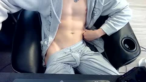 Snapshot of skrogdog chatting on May 26, 2026, 2:57 pm skrogdog online show from May 26, 2026, 2:57 pm
