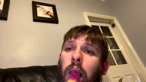 Snapshot of skuzzy25 chatting on December 28, 2024, 4:19 am skuzzy25 online show from December 28, 2024, 4:19 am