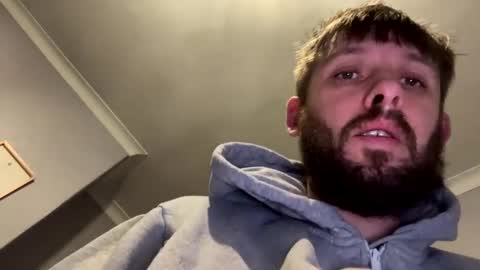 Snapshot of skuzzy25 chatting on January 5, 2025, 2:27 am skuzzy25 online show from January 5, 2025, 2:27 am