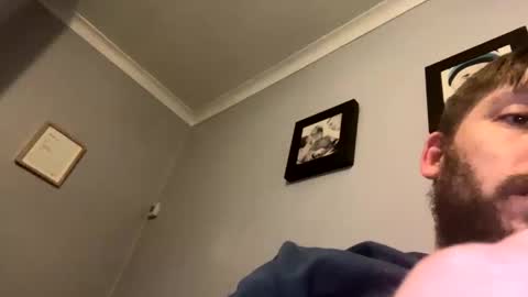 Snapshot of skuzzy25 chatting on January 14, 2025, 2:19 am skuzzy25 online show from January 14, 2025, 2:19 am