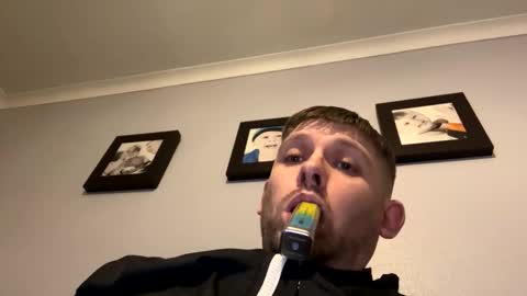 Snapshot of skuzzy25 chatting on January 16, 2025, 1:48 am skuzzy25 online show from January 16, 2025, 1:48 am