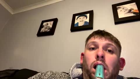 Snapshot of skuzzy25 chatting on January 19, 2025, 3:50 am skuzzy25 online show from January 19, 2025, 3:50 am