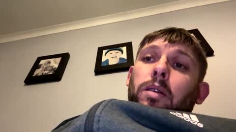 Snapshot of skuzzy25 chatting on February 4, 2025, 12:40 am skuzzy25 online show from February 4, 2025, 12:40 am